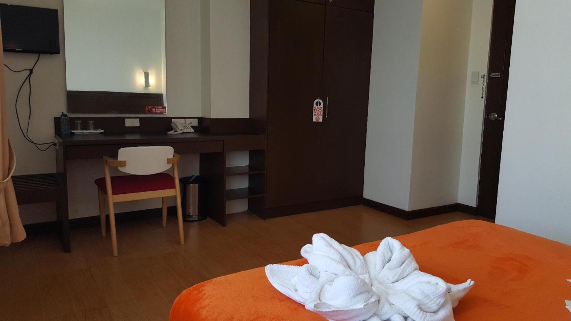 Pearli View Hotel Iloilo Powered By Cocotel Ruang foto