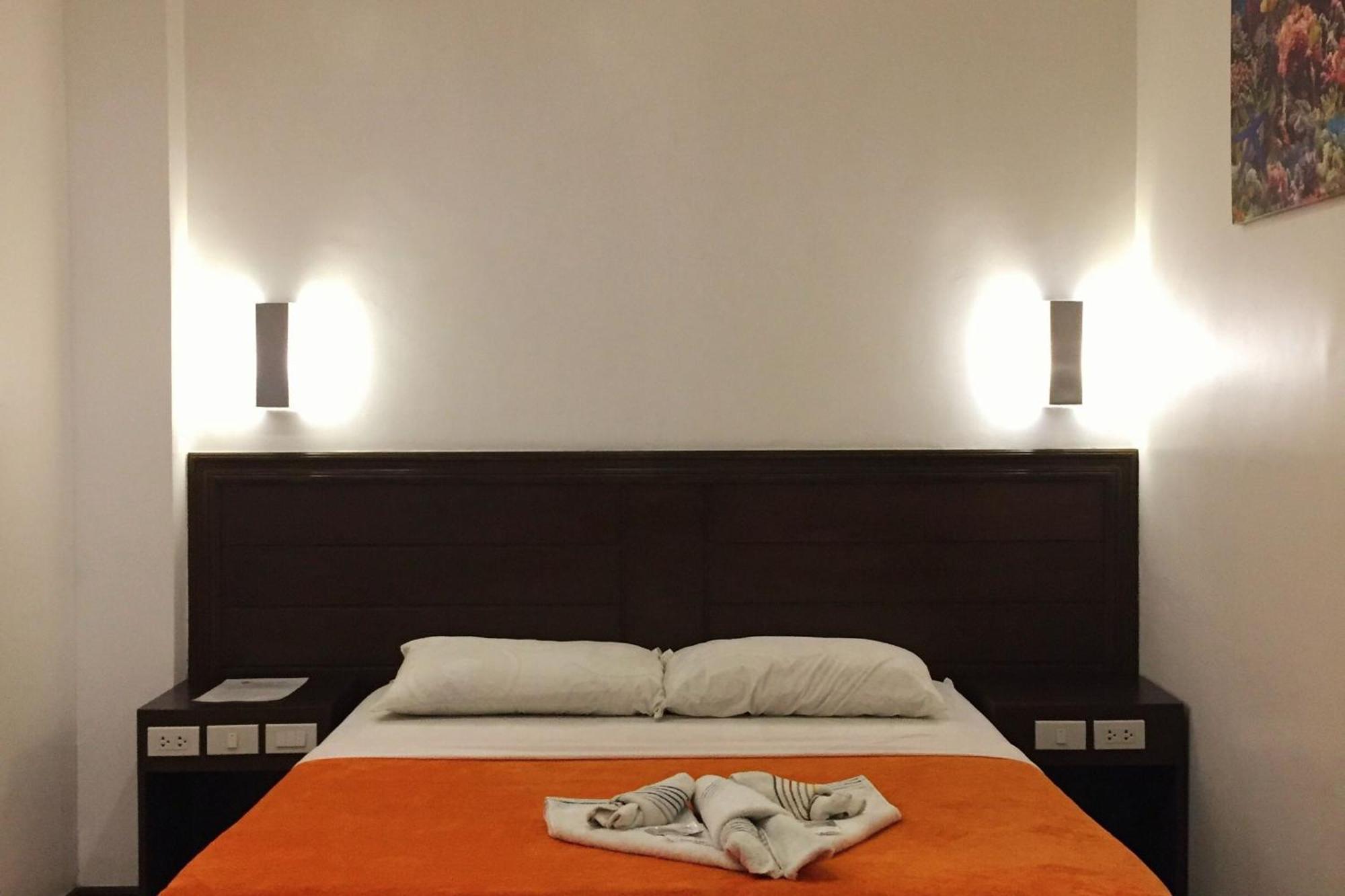 Pearli View Hotel Iloilo Powered By Cocotel Ruang foto