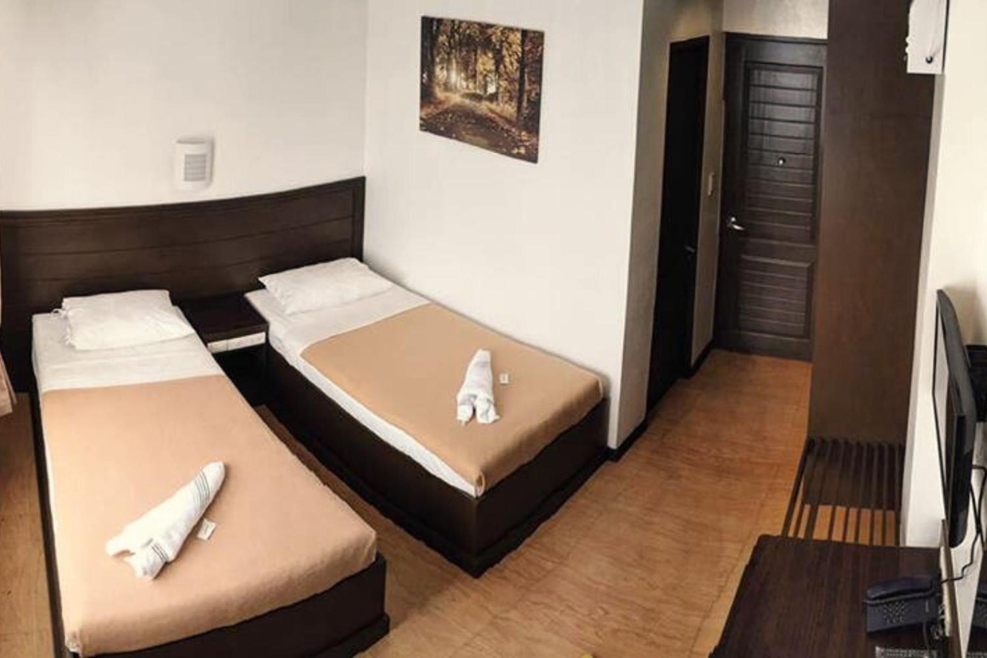 Pearli View Hotel Iloilo Powered By Cocotel Ruang foto