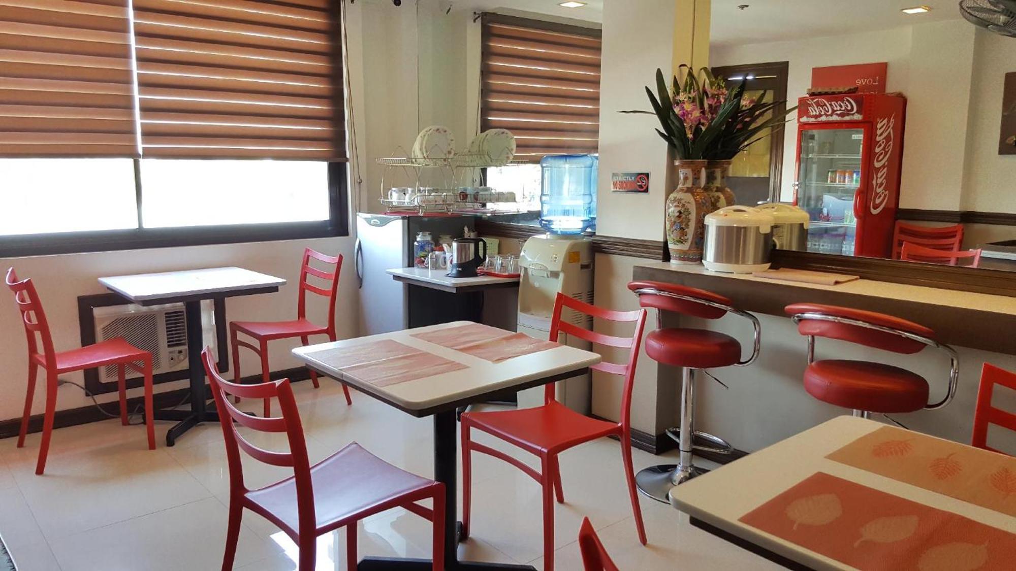 Pearli View Hotel Iloilo Powered By Cocotel Bagian luar foto